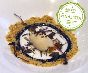 Cremoso curado La Casota, tierras de frutos secos, caramelo de ajo negro y salvia, acompañado de helado de manzana verde trufado