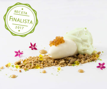 Helado de queso con higo en tierra de nueces, espuma de uva y caviar de fondillón