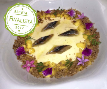 Deliciosa sopa queso la casota con mango, higos macerados, pan de especies y boquerón ahumado con aove picual