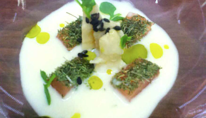Taquitos de salmón marinados